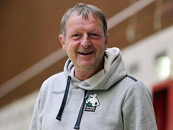 Gut gelaunt ist Coach Ulf Schabacker am Sonntagabend nur, wenn seine Damen bei den Rhein-Main Baskets einen Ausw&auml;rtssieg eingefahren haben. Foto: sportpress