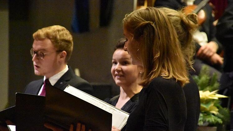 Kristina Szegedi-Dinusova, Lukas Alois Roth, Clara Bergert und Richard Breitkopf mit "Macht hoch die Tür".Uschi Prawitz