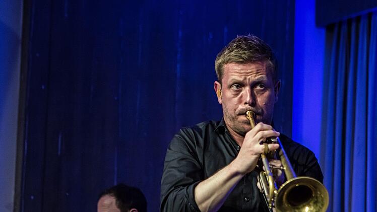 Umjubeltes Gast-Spiel: Nils Wülker begeisterte mit seiner Band bei "Leise am Markt" in Coburg.Foto: Jochen Berger