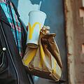 Drohen bei "Burger King", "McDonalds" & Co. bald Streiks? Symbolfoto: Andrew Herachenko/unsplash.com