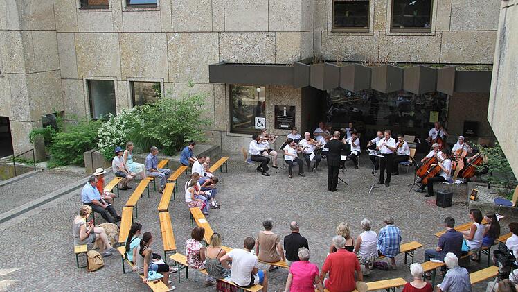 Die Musikfans trotzten der Hitze.