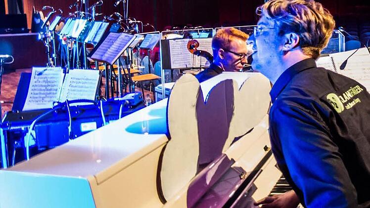 Begeisterungsfähgier Chorleiter: Moritz MetznerFoto: Jochen Berger