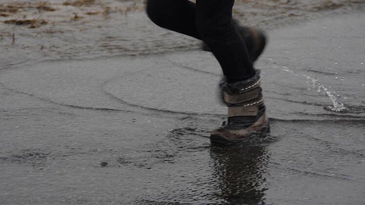 Die Kinder haben Spaß im Wasser. Foto: Marco Meißner