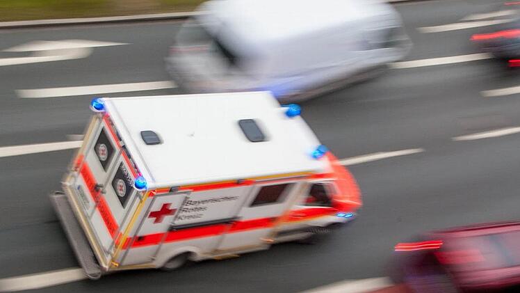Ein Unfall auf der Staatsstra&szlig;e 2220 bei Bechhofen im Kreis Ansbach forderte am Freitagmorgen ein Todesopfer. Symbolfoto: NEWS5 / Grundmann