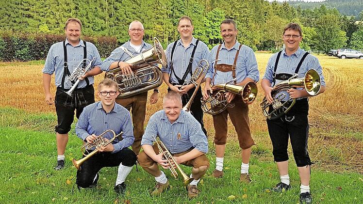 Die "Bochbicher Gaudi-Musik" freut sich auf den Dämmerschoppen in Buchbach am kommenden Samstag. Foto: PR