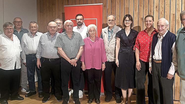 Die f&uuml;r 60 Jahre Mitgliedschaft Geehrten.