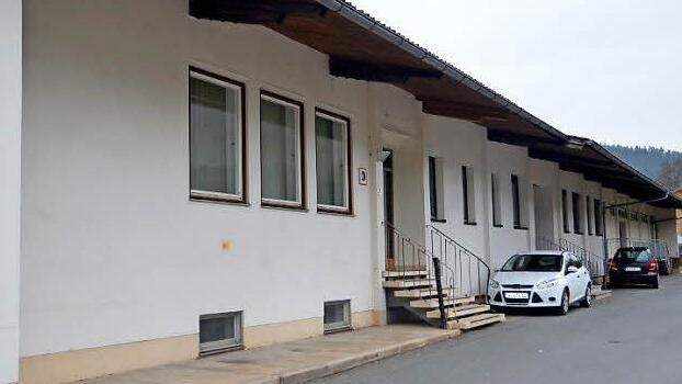 Dieses Gebäude, das seit 2010 im Besitz der Gemeinde ist, soll mit Hilfe eines neu aufgelegten kommunalen Investitionsprogrammes als künftige kommunale soziale Einrichtung saniert werden. Fotos: Dieter Hübner