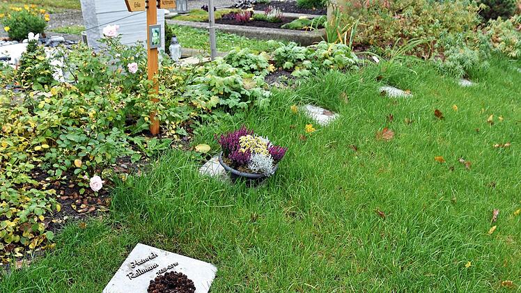 Das Urnenfeld im Friedhof von Prappach  hat bei den Bürgern für Unmut gesorgt. Bürgermeister Günther Werner gab zu, dass das Aussehen "optimiert" werden müsse. Ulrike Langer