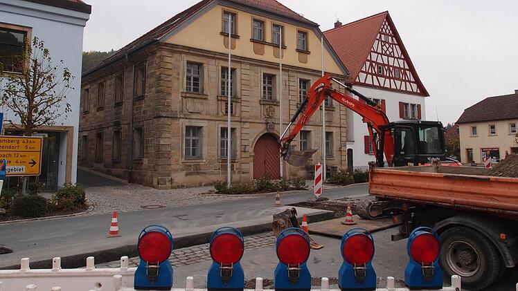 Noch vor den Wintermonaten hatte die Luk den Kasendorfer Marktplatz erreicht. Foto: Sonja Adam
