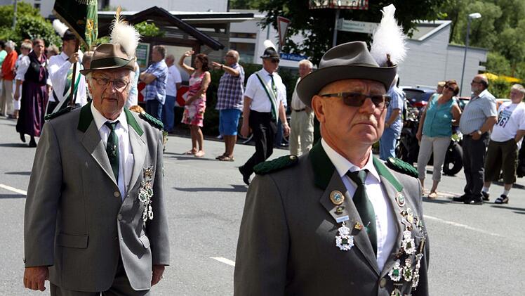 Impressionen vom Schützenumzug in Wallenfels. Foto: Michael Wunder