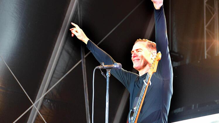 Bryan Adams bei seinem Konzert in Bad Kissingen Foto: Peter Rauch
