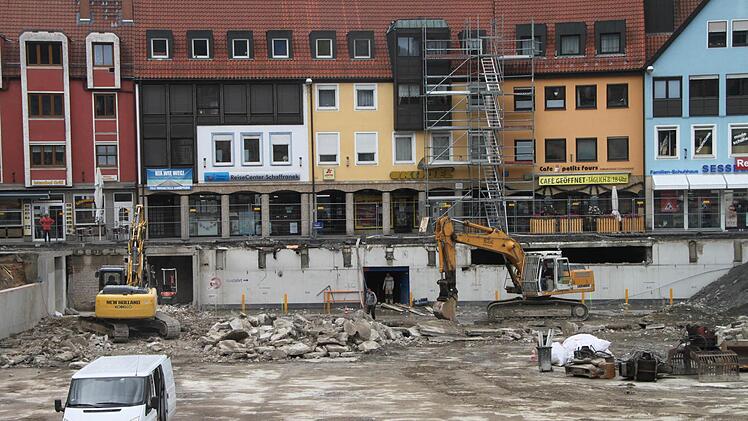 Ein Blick auf die Baustelle von oben: Die Abbrucharbeiten sind bald abgeschlossen.