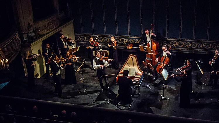 Bei seinem Gastspiel im Landestheater wurde Sergey Malov von den Zuhörern enthusiastisch gefeiert. Foto: Jochen Berger
