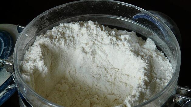 Mehl wird für viele leckere Rezepte gebraucht.