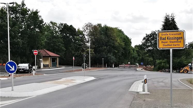 An der Westring-Kreuzung Seehofstraße/Hangstraße wird der Verkehr links ins Wohngebiet Staffels und rechts in den Altort Garitz abgeleitet.  Foto: Sigismund von Dobschütz