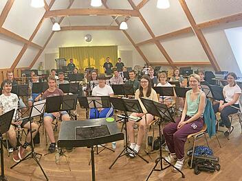 Die Bläserjugend des Musikvereins Uetzing-Serkendorf beim Probenwochenende für das Konzert am 8. Juli in der Peter-J. Moll-Halle in Bad Staffelstein.