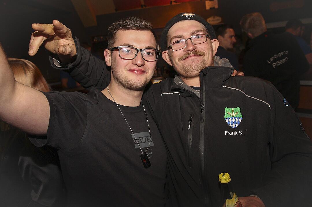 Die Partyband "Power" heizte ordentlich ein.