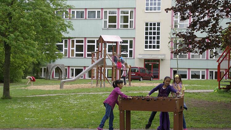 Nach den Pfingstferien wird die Grund- und Mittelschule eine Großbaustelle sein - eine Herausforderung für Schüler und Lehrer. Foto: Winfried Ehling