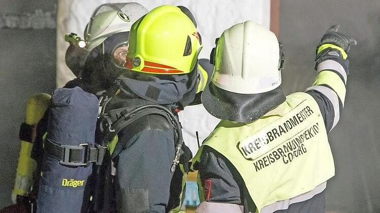 Einsatz beim Werkstattbrand im Winter vergangenen Jahres in Unterlauter - auch da war die Feuerwehr Bertelsdorf mit im Einsatz. Foto: CT-Archiv