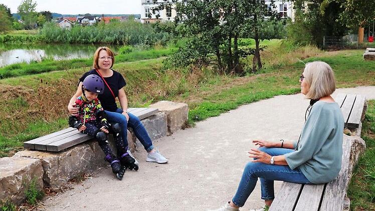 Am Reutwegweiher traf FT-Mitarbeiterin Johanna Blum auf Liza Stepina und deren Tochter Marie-Luise. Fotos: privat