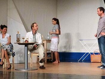 Das Stück "Ein fliehendes Pferd" wurde zur Premiere der neuen Saison 2012/ 2013 des Theaterringes im Kurtheater in Bad Kissingen aufgeführt (Szenenfoto). Foto: Gerhild Ahnert