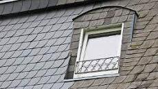 Alte und neue Ziegel verraten, wo der Anbau beginnt.