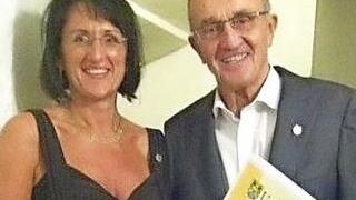 Monika Engelhardt und Karl Fick wurden für ihr ehrenamtliches Engagement von Landrat Löffler ausgezeichnet. Foto: K.-H. Hofmann