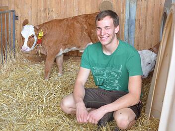 Axel Roth hat es unter die Finalisten beim Ceres Award geschafft. Jetzt will sich die Jury ein Bild von seinem Leben auf dem elterlichen Betrieb machen. Foto: Rainer Lutz