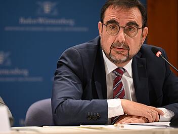 Holetschek fordert Lohnersatz für pflegende Angehörige