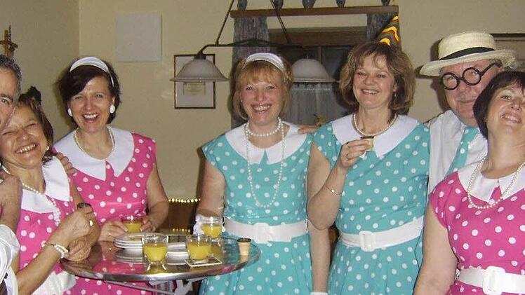 An Fasching werfen sich sowohl die weiblichen wie männlichen Mitglieder des Glockenclubs in Schale.  Fotos: privat