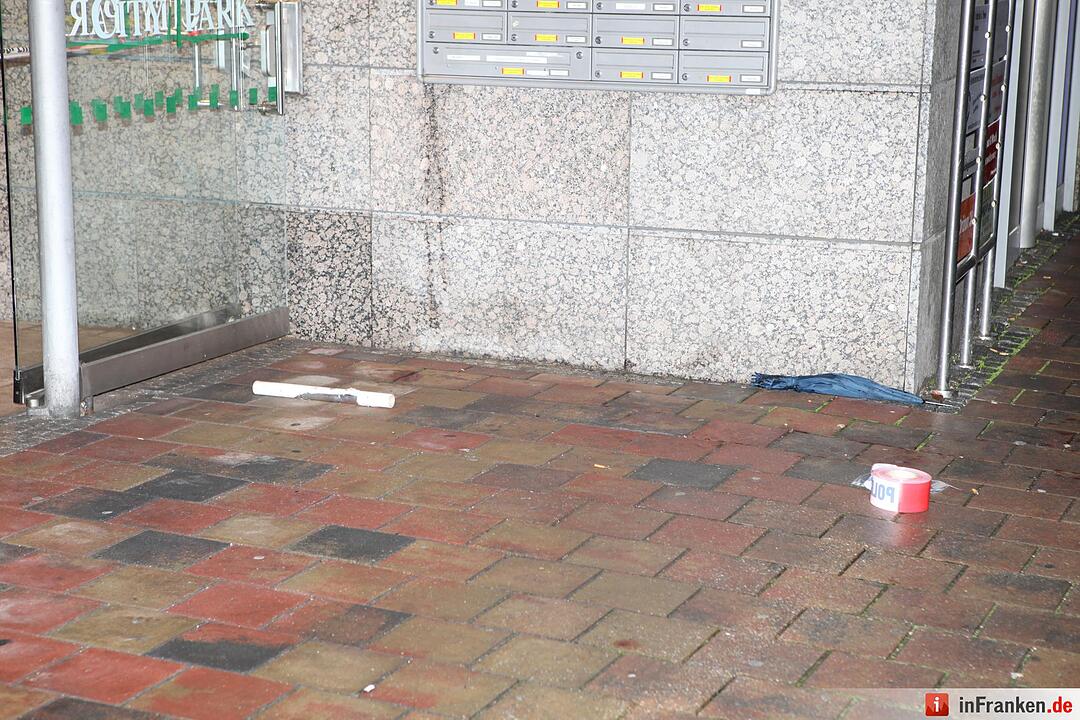 Versuchtes Tötungsdelikt in Ansbach – Opfer verletzt im Krankenhaus - Täter auf der Flucht