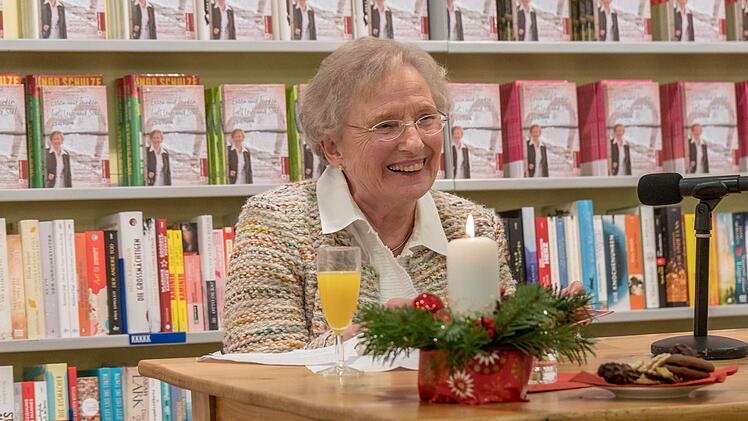 In der Bücherei Hübscher präsentierte Rettl Motschenbacher ihr neuestes Buch. Foto: Wolfram Schmidt