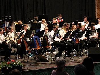 Sein Können zeigte auch schon das "Nachwuchs- und Schülerorchester" der drei Vereine unter Jutta Diroll.Günther Geiling