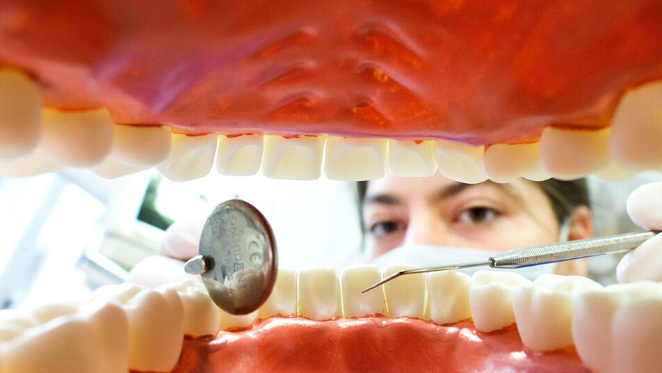 Erste Anzeichen von Mund-Krebs erkennen Erste Anzeichen von Mund-Krebs erkennen