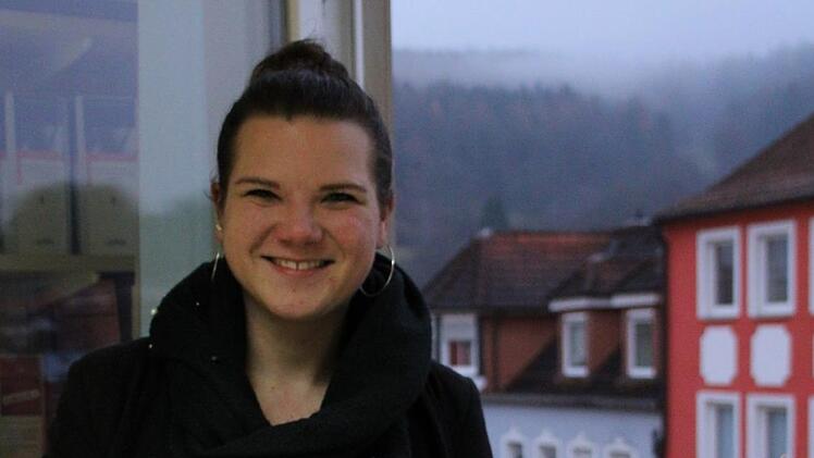 Diese Aussicht hat nicht jede: Von ihrem Büro  überblickt Julia Spahn den Marktplatz und die Fußgängerzone. Foto: Ulrike Müller