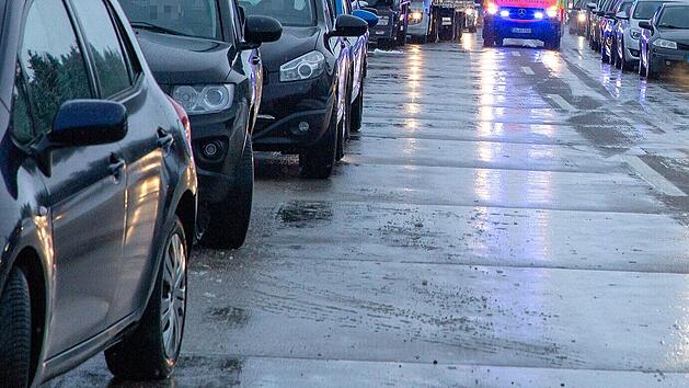 A9 bei Berg: Eisk&ouml;rner &uuml;berraschen Autofahrer - pl&ouml;tzlich Verfahren am Hals