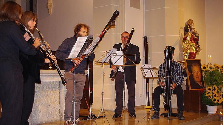 Eva Ries aus London (Oboe), Birgit Kocian aus Münster (Englisch Horn), Christoph Peter aus Winterthur (Quartfagott), Jörg Möhler aus Schwerin (Fagott), Clemens Horn aus Kronach (Kontraforte)