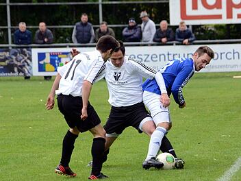 Oliver Seybold (r.) und die SpVgg Jahn Forchheim sind aktuell Zweiter in der Bayernliga, haben aber noch keine Lizenz für die Regionalliga erhalten.  Foto: herzopress/archiv