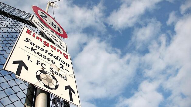 Wie geht es weiter beim FC Sand? Der in finanzielle Schwierigkeiten geratene Verein sieht einen Ausweg aus der Krise. Foto: Andreas L&ouml;sch