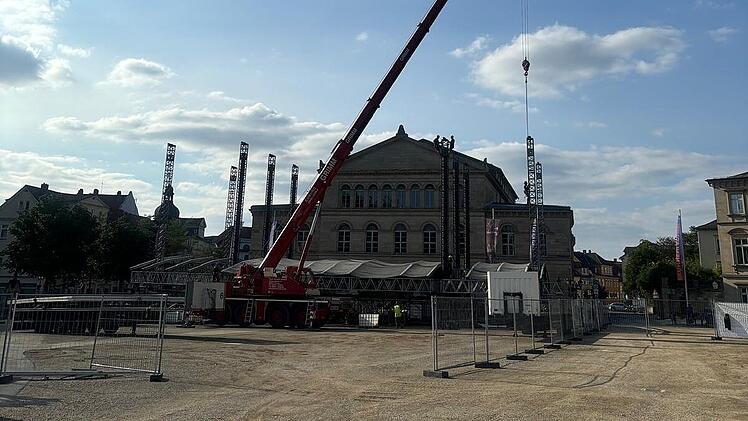 Coburger Open-Air-Sommer auf dem Schlossplatz steht in den Startlöchern - Aufbau in vollem Gange