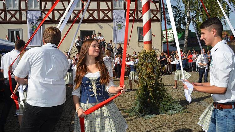 Liebesblicke beim Kerwatanz