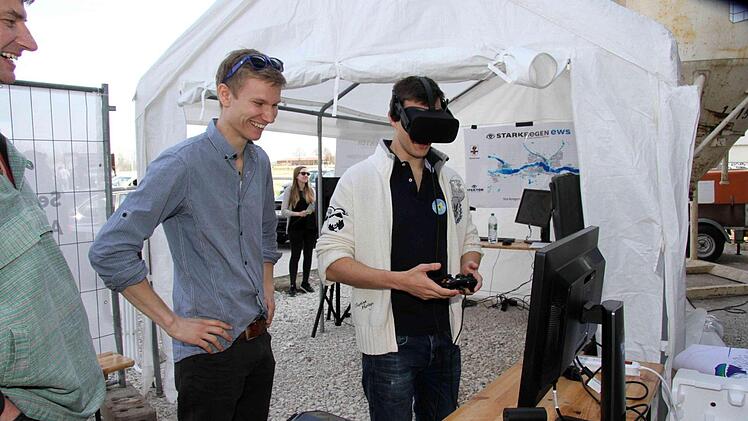 Die ansässigen Betriebe hatten sich viel einfallen lassen, um sich beim Tag der offenen Tür vorzustellen. Foto: Richard Sänger