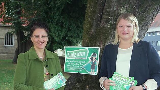 Christina Uhlmann (links) und die Gleichstellungsbeauftragte Lisa Gratzke freuen sich auf die Fortsetzung der Veranstaltungsreihe "Starke Frauen im Landkreis Kronach" am kommenden Freitag.  Foto: Heike Schülein