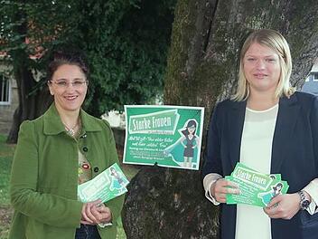 Christina Uhlmann (links) und die Gleichstellungsbeauftragte Lisa Gratzke freuen sich auf die Fortsetzung der Veranstaltungsreihe "Starke Frauen im Landkreis Kronach" am kommenden Freitag.  Foto: Heike Sch&uuml;lein
