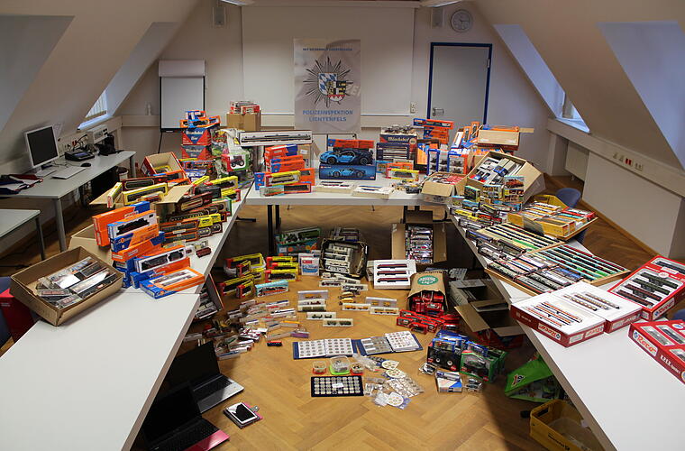Weismain: Mann stiehlt Münzsammlung und Modellbahnwaren im Wert von 75.000 Euro von Dachboden