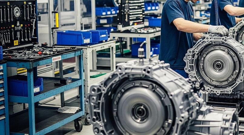 Produktion von Automatik- und Schaltgetrieben bei einem Autozulieferer.