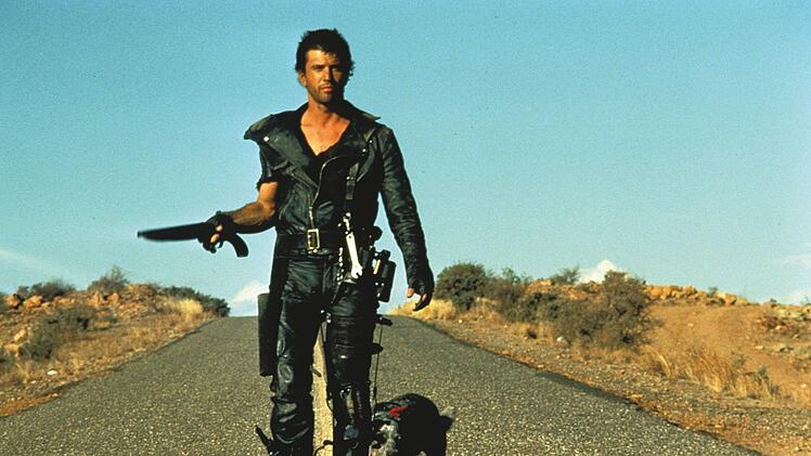 In der gro&szlig;artigen Fortsetzung "Mad Max II - Der Vollstrecker" ist Max nur mehr ein "ausgebrannter Au&szlig;enseiter".