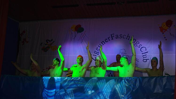 Die "Flying Ducks" zog es in diesem Jahr ins Wasser.
