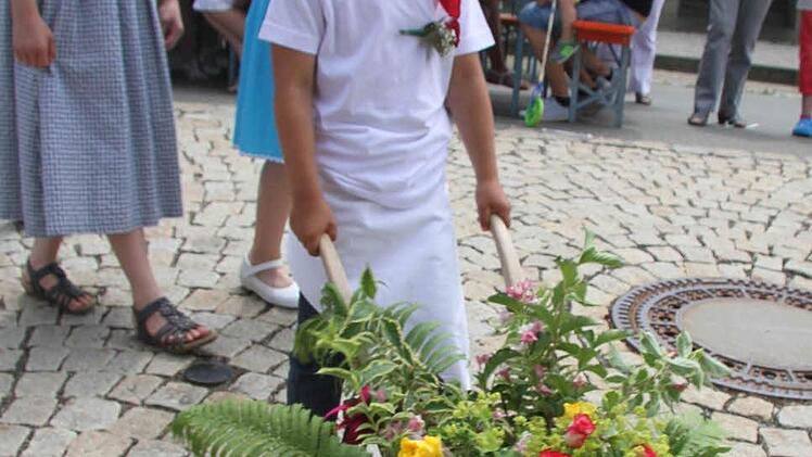Auch die kleinen Lindenkinder hatten eine Schubkarre dabei. Foto: Sonja Adam