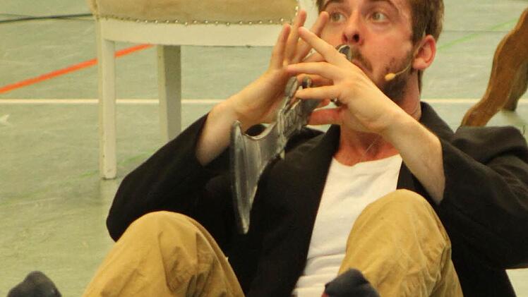 ... auf der Klarinette auch mit akrobatischen Kunststücken